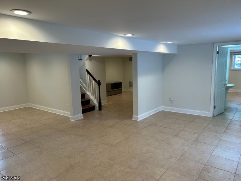 Cul-de-sac - Residential Lease