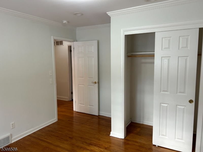 Cul-de-sac - Residential Lease