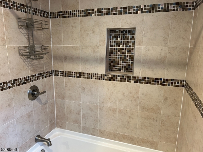 Cul-de-sac - Residential Lease