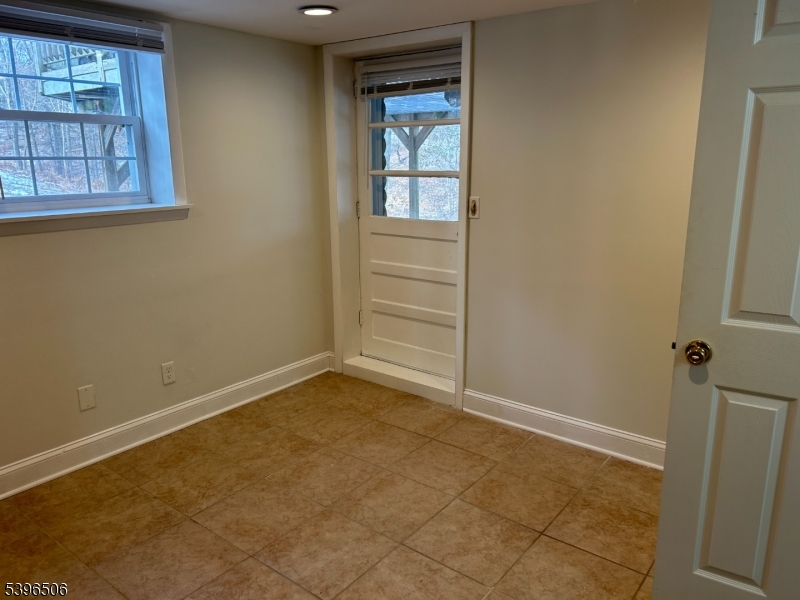 Cul-de-sac - Residential Lease