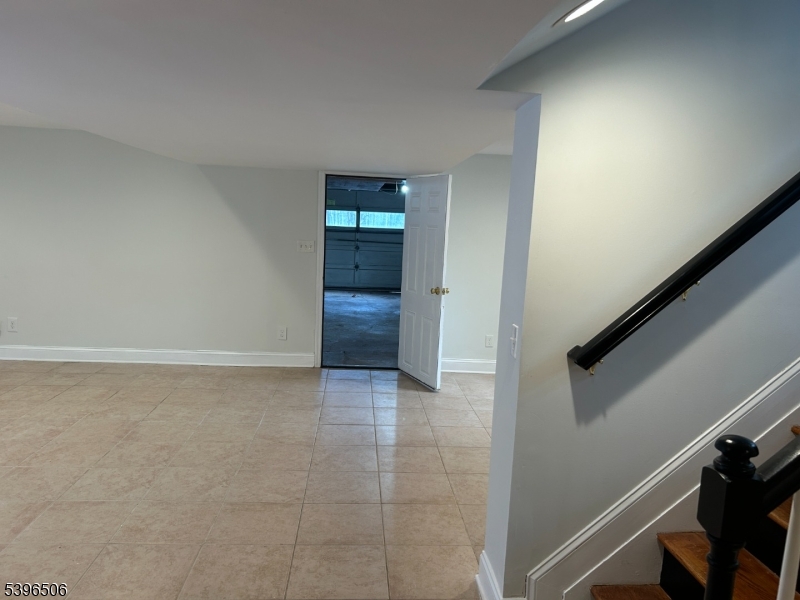 Cul-de-sac - Residential Lease