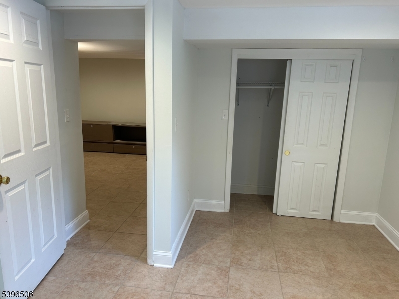 Cul-de-sac - Residential Lease