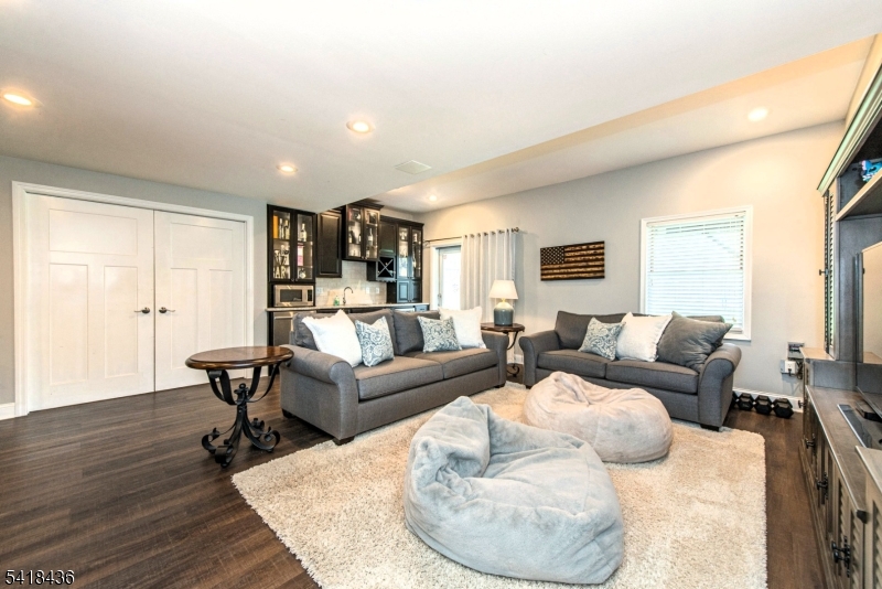 Woodlake Crest - Residential