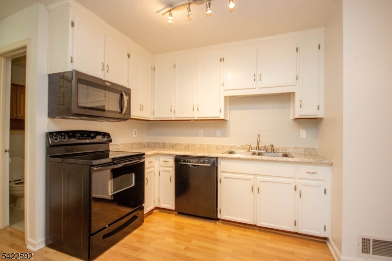 Heritage Lakes - Residential Lease