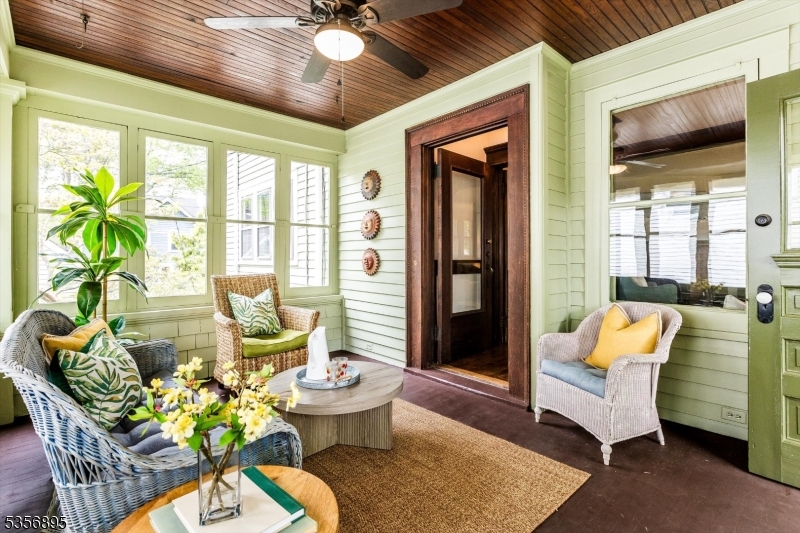 35 Hathaway Pl