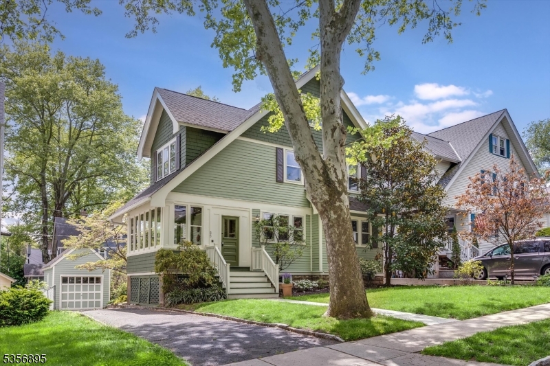 35 Hathaway Pl