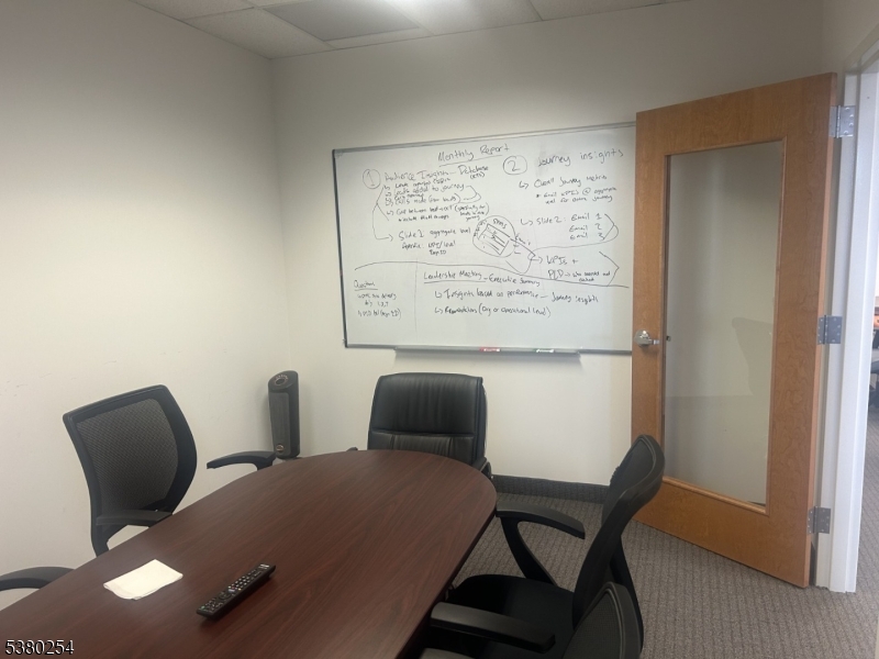 DOWNTOWN - Commercial Lease