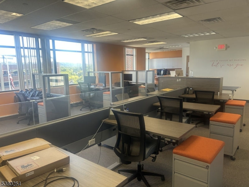 DOWNTOWN - Commercial Lease