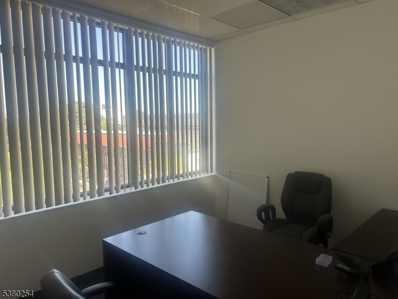 DOWNTOWN - Commercial Lease