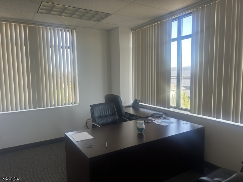 DOWNTOWN - Commercial Lease