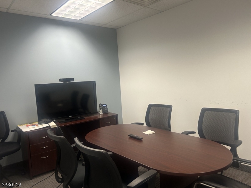 DOWNTOWN - Commercial Lease