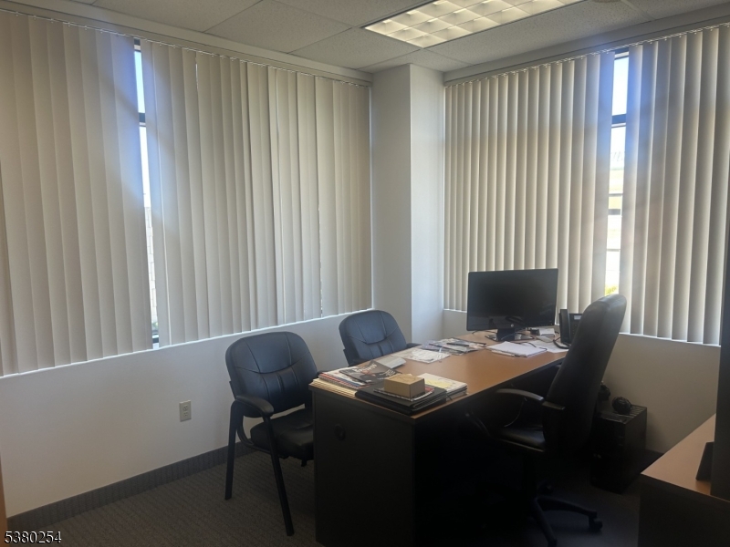 DOWNTOWN - Commercial Lease