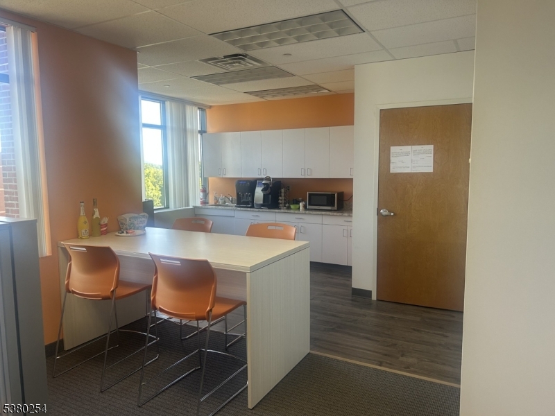 DOWNTOWN - Commercial Lease