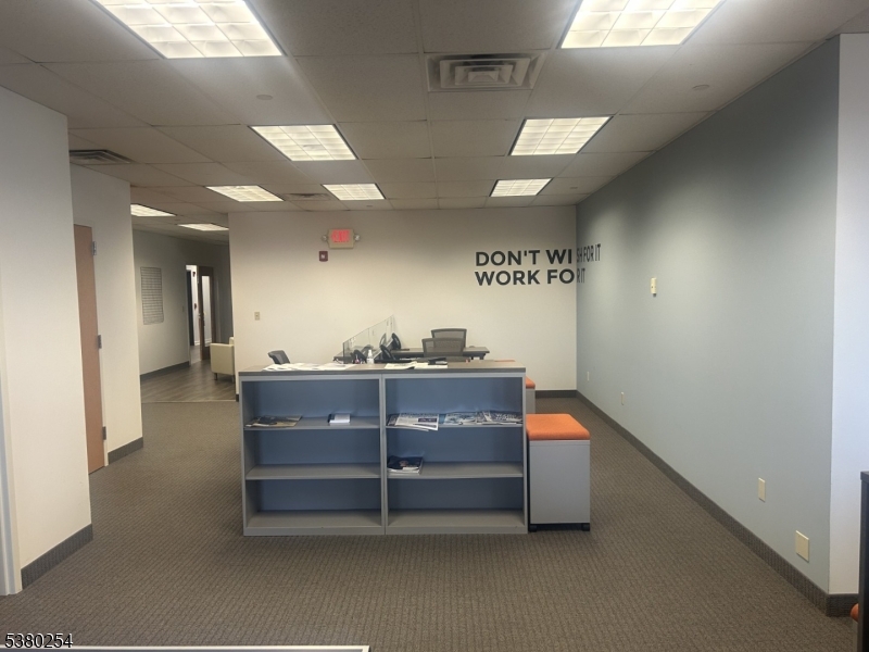 DOWNTOWN - Commercial Lease