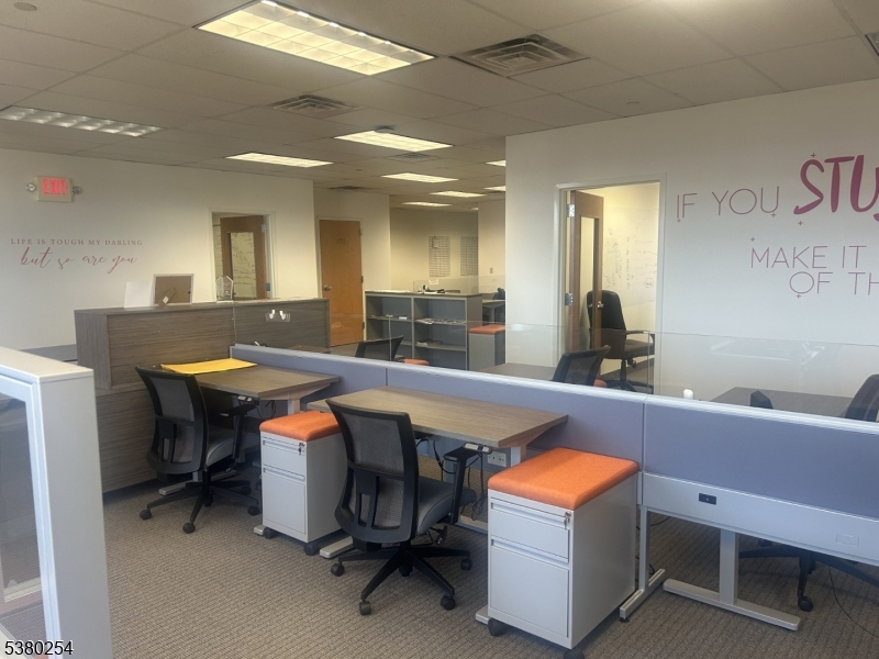 DOWNTOWN - Commercial Lease