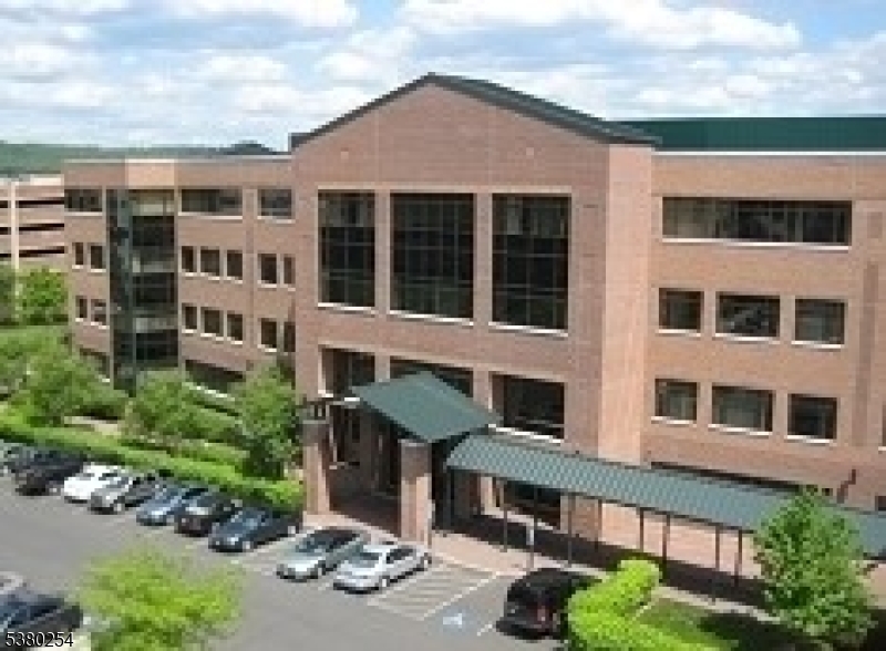 DOWNTOWN - Commercial Lease