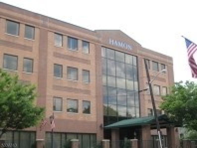 DOWNTOWN - Commercial Lease