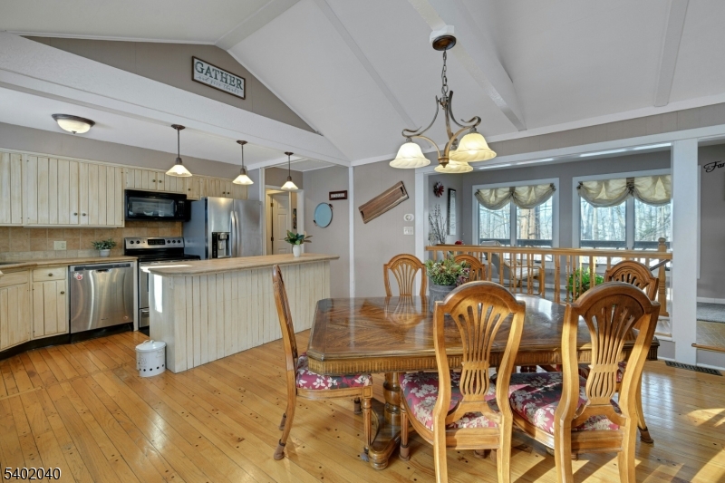 FOREST LAKES - Residential