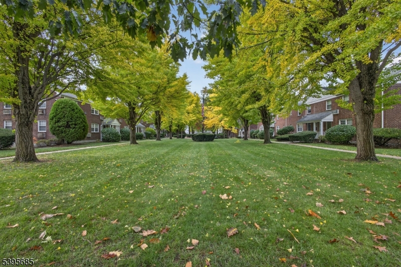 Rutherford Manor - Residential