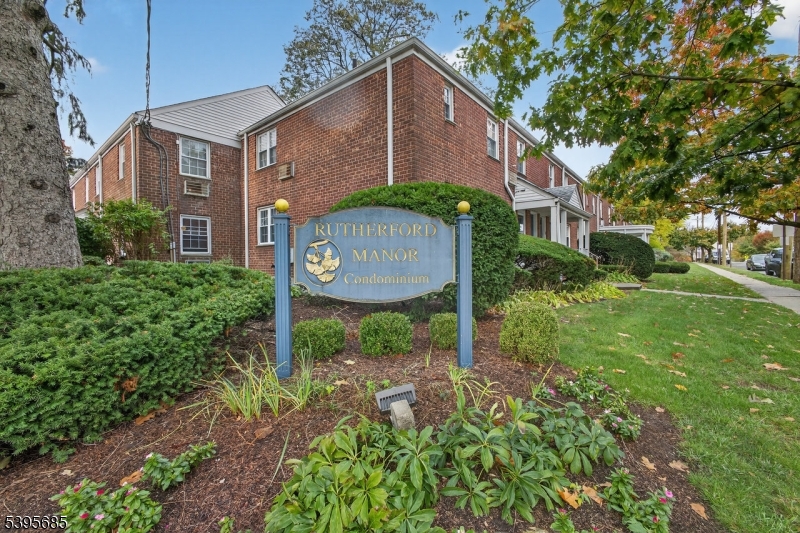 Rutherford Manor - Residential