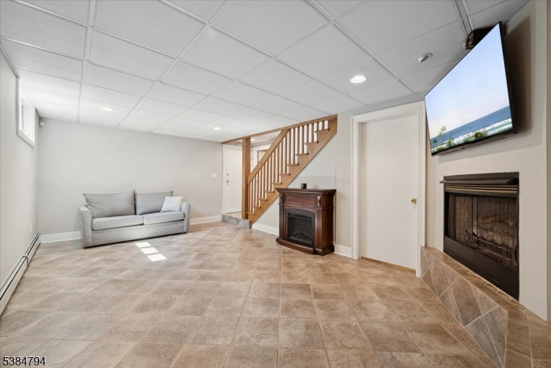 Bridgewater Twp., New Jersey 08807, United States, 3 Bedrooms Bedrooms, ,3 BathroomsBathrooms,Residential,Pending,210470