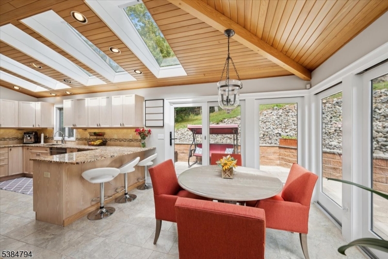 Bridgewater Twp., New Jersey 08807, United States, 3 Bedrooms Bedrooms, ,3 BathroomsBathrooms,Residential,Pending,210470