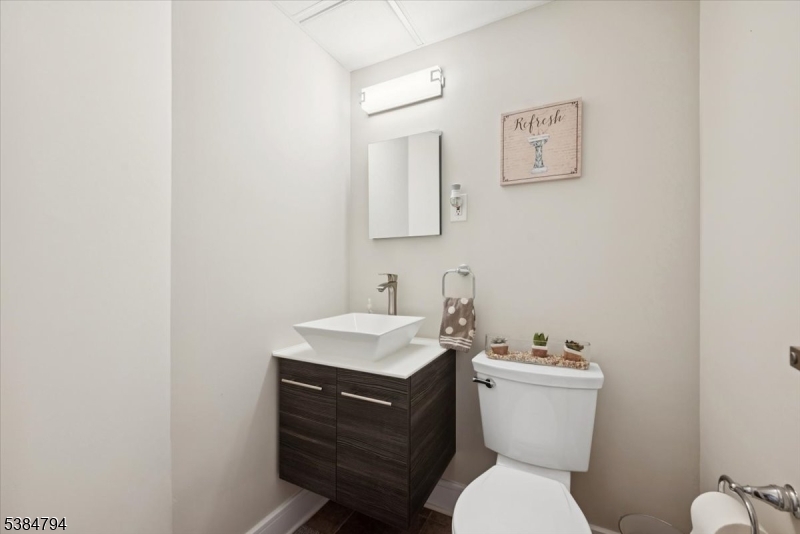 Bridgewater Twp., New Jersey 08807, United States, 3 Bedrooms Bedrooms, ,3 BathroomsBathrooms,Residential,Pending,210470