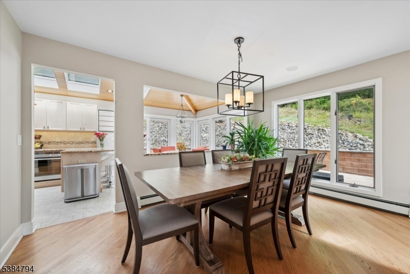 Bridgewater Twp., New Jersey 08807, United States, 3 Bedrooms Bedrooms, ,3 BathroomsBathrooms,Residential,Pending,210470