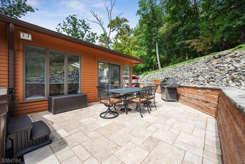 Bridgewater Twp., New Jersey 08807, United States, 3 Bedrooms Bedrooms, ,3 BathroomsBathrooms,Residential,Pending,210470