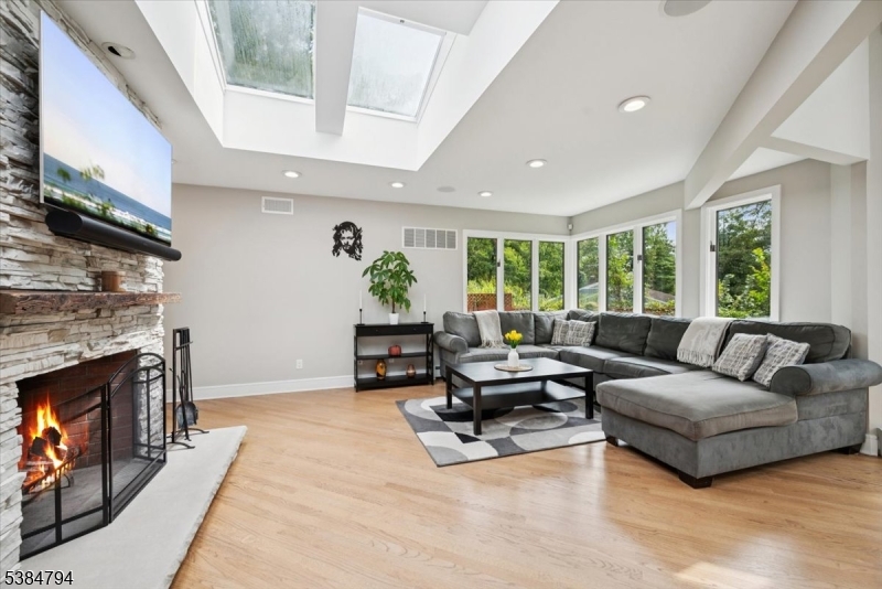 Bridgewater Twp., New Jersey 08807, United States, 3 Bedrooms Bedrooms, ,3 BathroomsBathrooms,Residential,Pending,210470