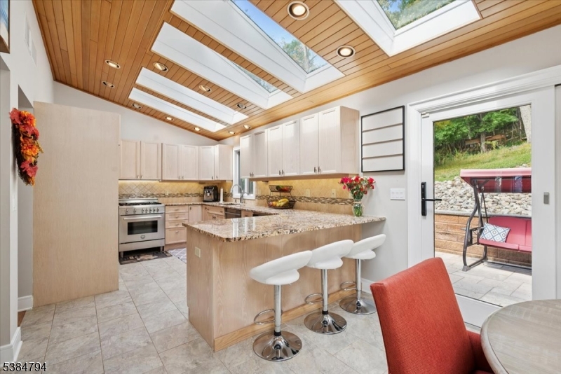 Bridgewater Twp., New Jersey 08807, United States, 3 Bedrooms Bedrooms, ,3 BathroomsBathrooms,Residential,Pending,210470