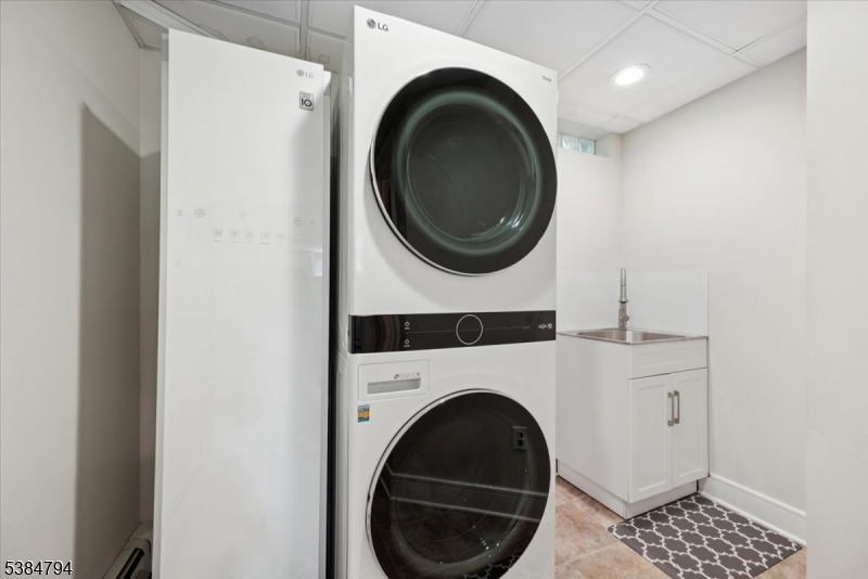 Bridgewater Twp., New Jersey 08807, United States, 3 Bedrooms Bedrooms, ,3 BathroomsBathrooms,Residential,Pending,210470