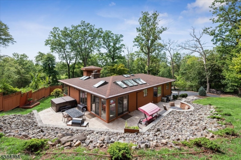 Bridgewater Twp., New Jersey 08807, United States, 3 Bedrooms Bedrooms, ,3 BathroomsBathrooms,Residential,Pending,210470