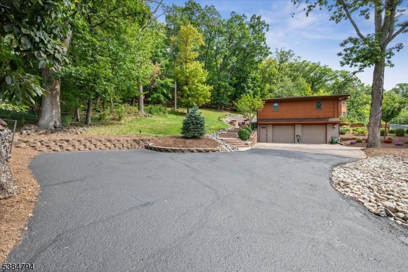 Bridgewater Twp., New Jersey 08807, United States, 3 Bedrooms Bedrooms, ,3 BathroomsBathrooms,Residential,Pending,210470