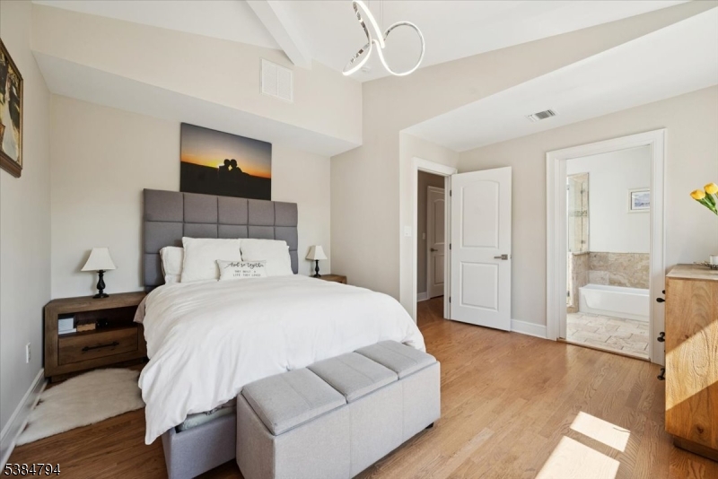 Bridgewater Twp., New Jersey 08807, United States, 3 Bedrooms Bedrooms, ,3 BathroomsBathrooms,Residential,Pending,210470