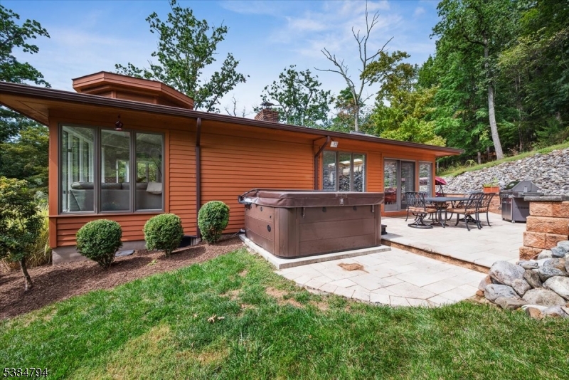 Bridgewater Twp., New Jersey 08807, United States, 3 Bedrooms Bedrooms, ,3 BathroomsBathrooms,Residential,Pending,210470