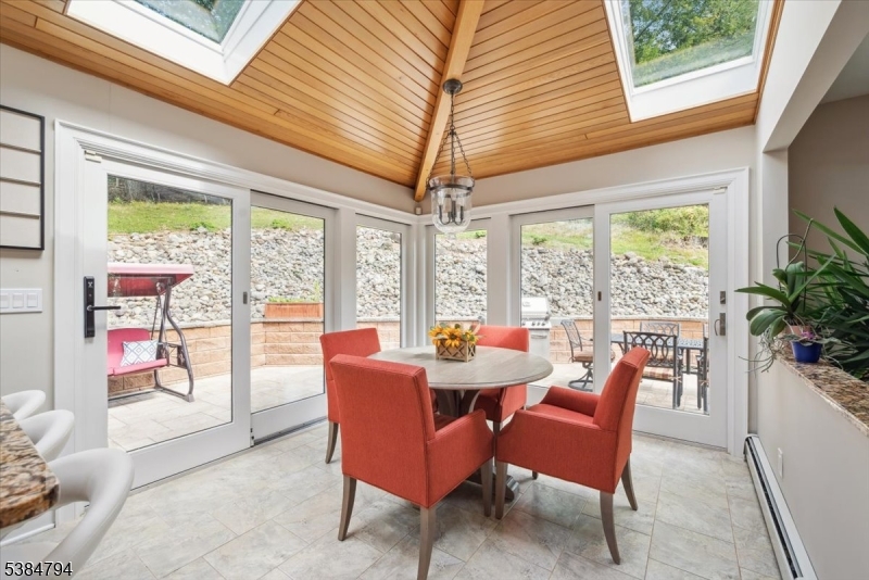 Bridgewater Twp., New Jersey 08807, United States, 3 Bedrooms Bedrooms, ,3 BathroomsBathrooms,Residential,Pending,210470