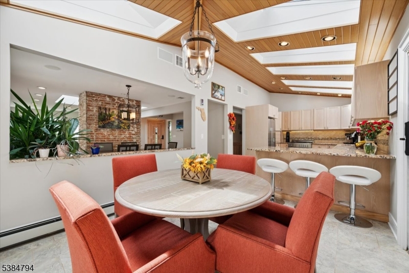 Bridgewater Twp., New Jersey 08807, United States, 3 Bedrooms Bedrooms, ,3 BathroomsBathrooms,Residential,Pending,210470