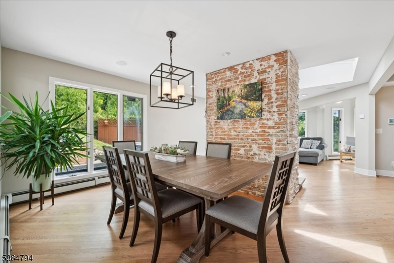 Bridgewater Twp., New Jersey 08807, United States, 3 Bedrooms Bedrooms, ,3 BathroomsBathrooms,Residential,Pending,210470