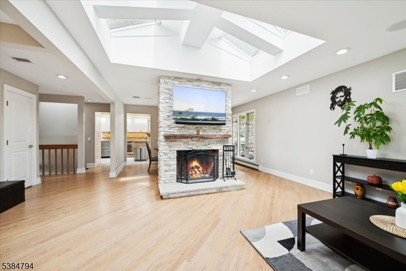 Bridgewater Twp., New Jersey 08807, United States, 3 Bedrooms Bedrooms, ,3 BathroomsBathrooms,Residential,Pending,210470