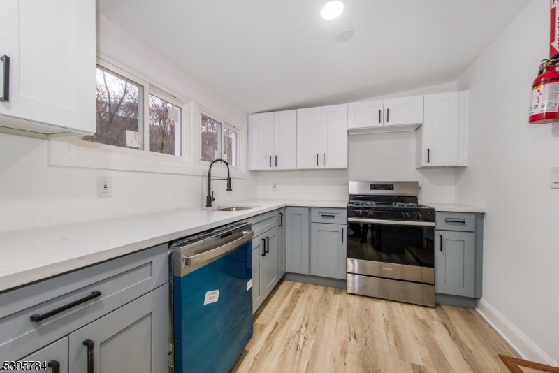 Gordon Lakes - Residential