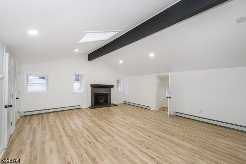 Gordon Lakes - Residential