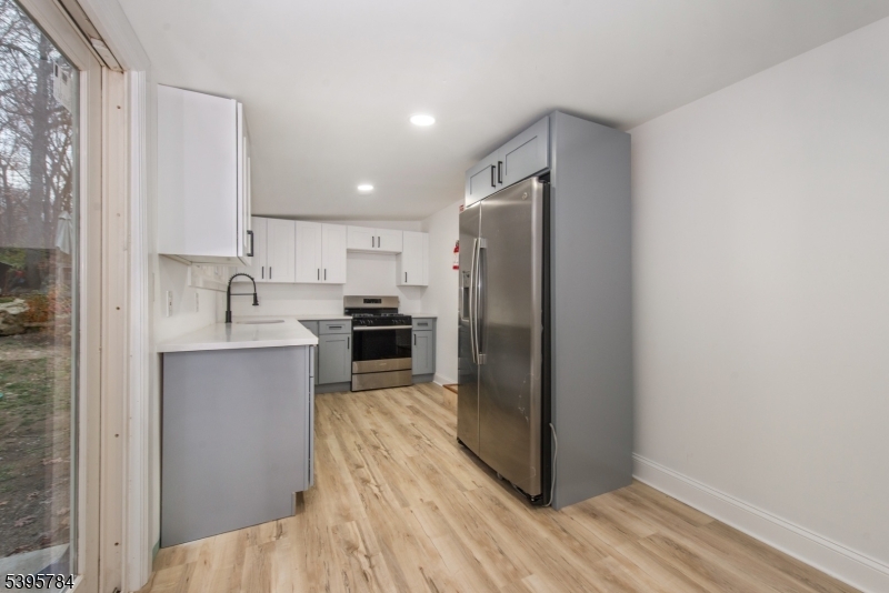 Gordon Lakes - Residential