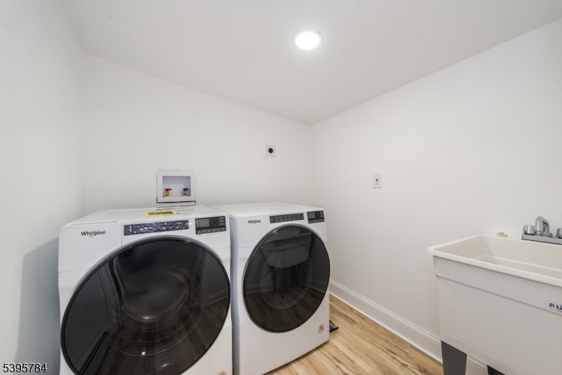 Gordon Lakes - Residential