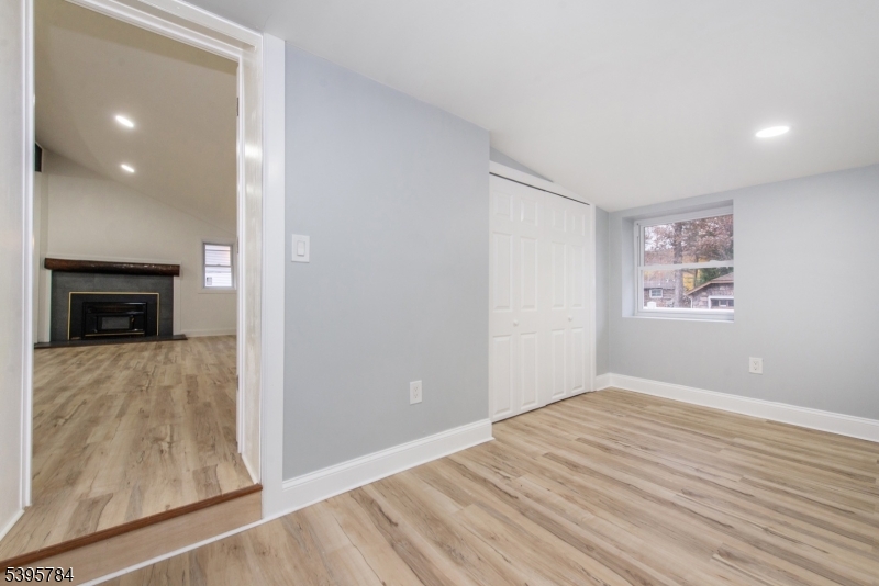 Gordon Lakes - Residential