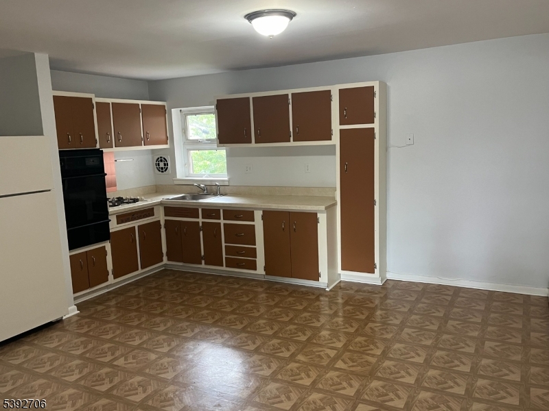 Verona Manor - Residential Lease