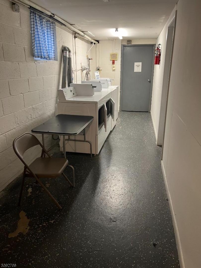 Verona Manor - Residential Lease