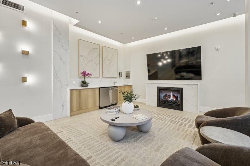 The Summit Estates - Residential Lease