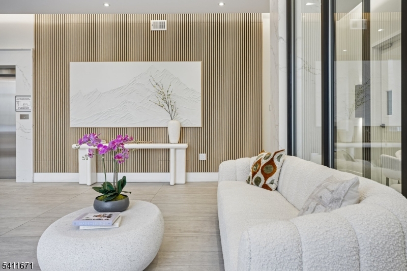 The Summit Estates - Residential Lease