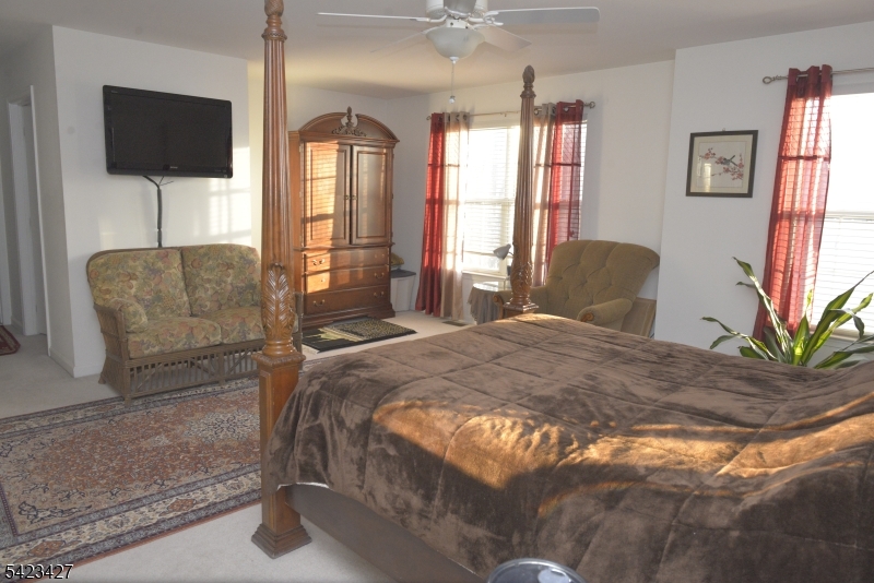 Greenwich Chase - Residential